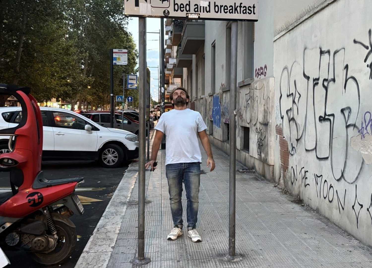 Due pali e un cartello sopra, ma in tanti hanno paura a passarci sotto: ecco perch�